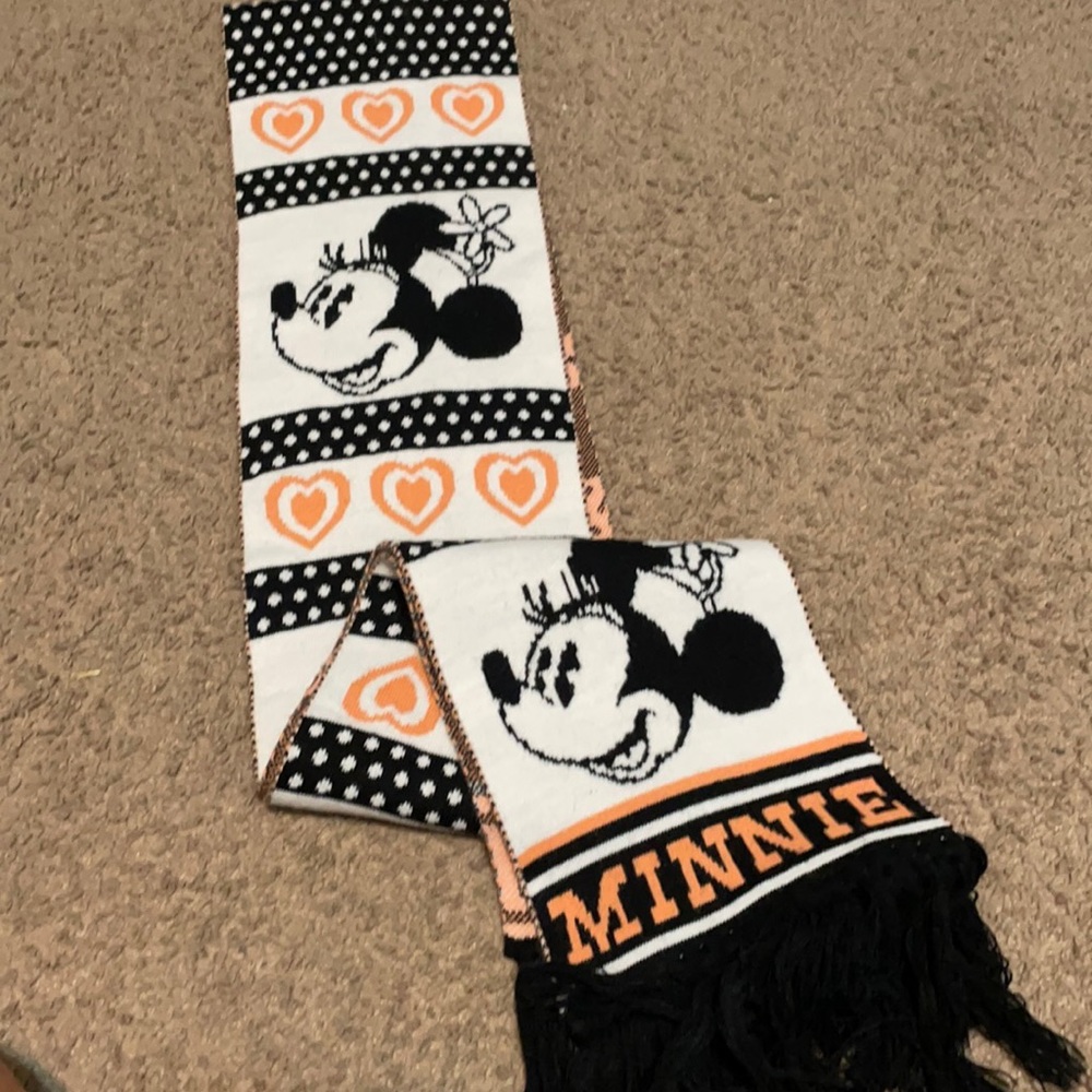 Minnie Mouse scarf
